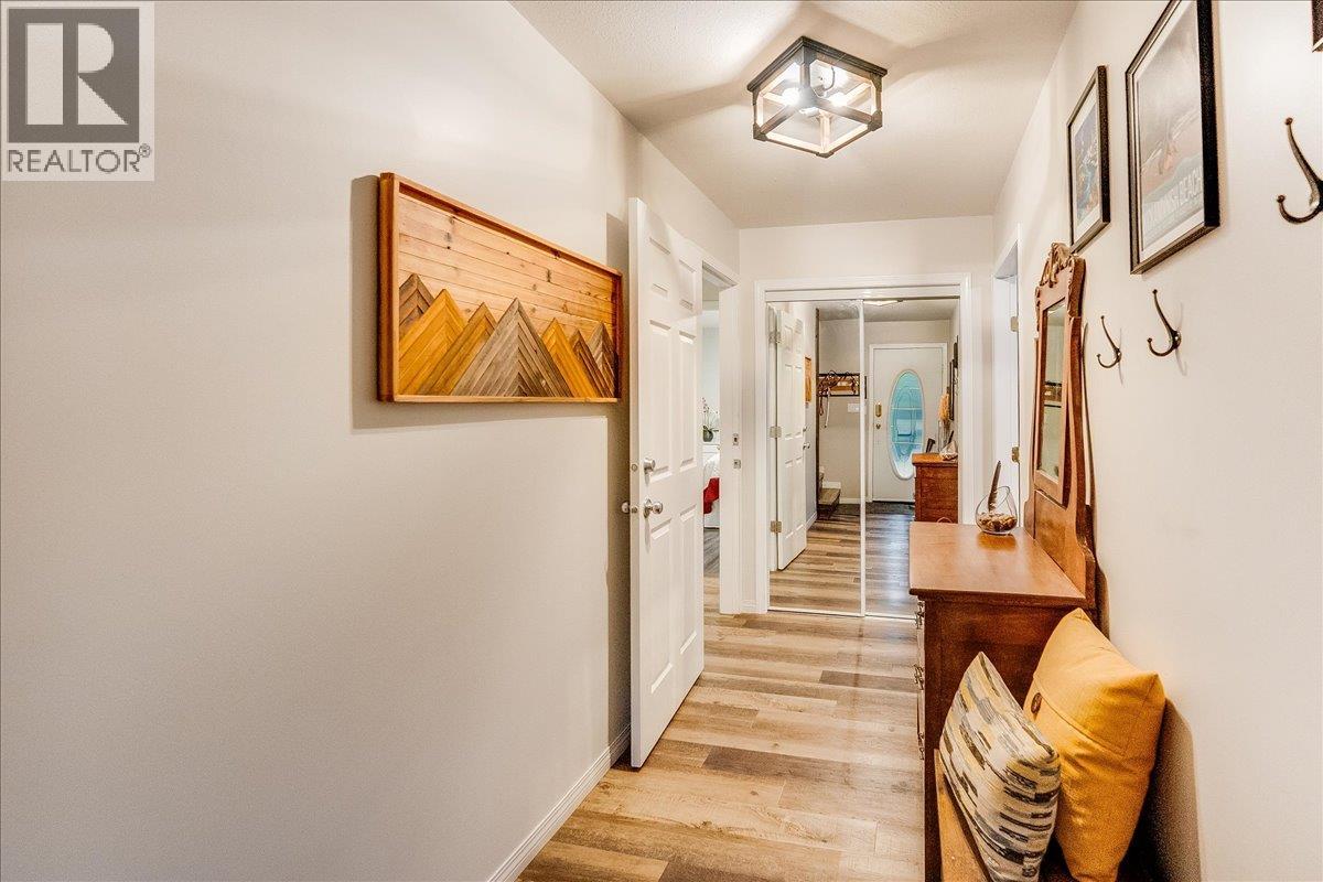 2301 10th Avenue, Castlegar, British Columbia  V1N 3A1 - Photo 44 - 10369620