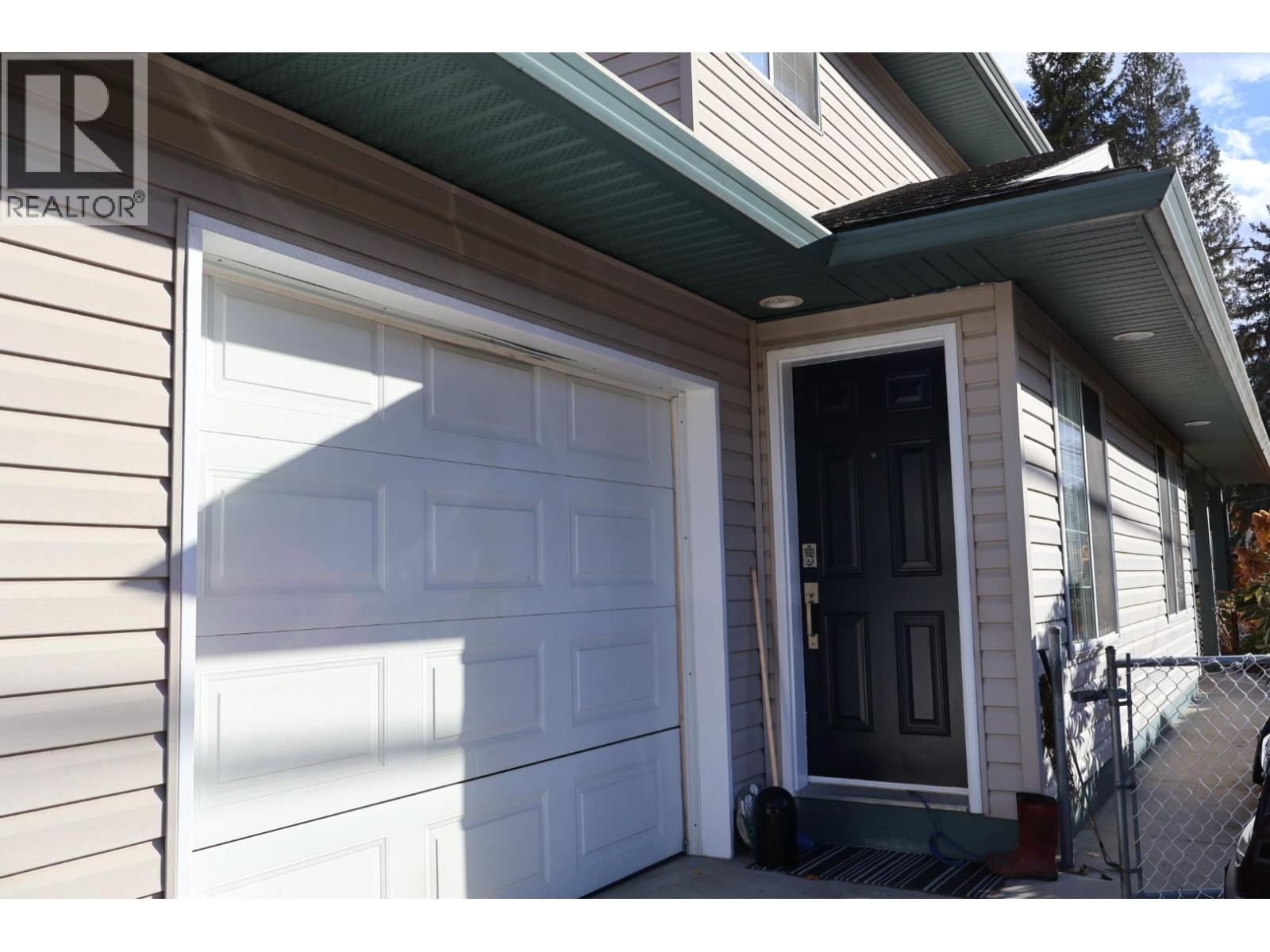 2301 10th Avenue, Castlegar, British Columbia  V1N 3A1 - Photo 53 - 10369620