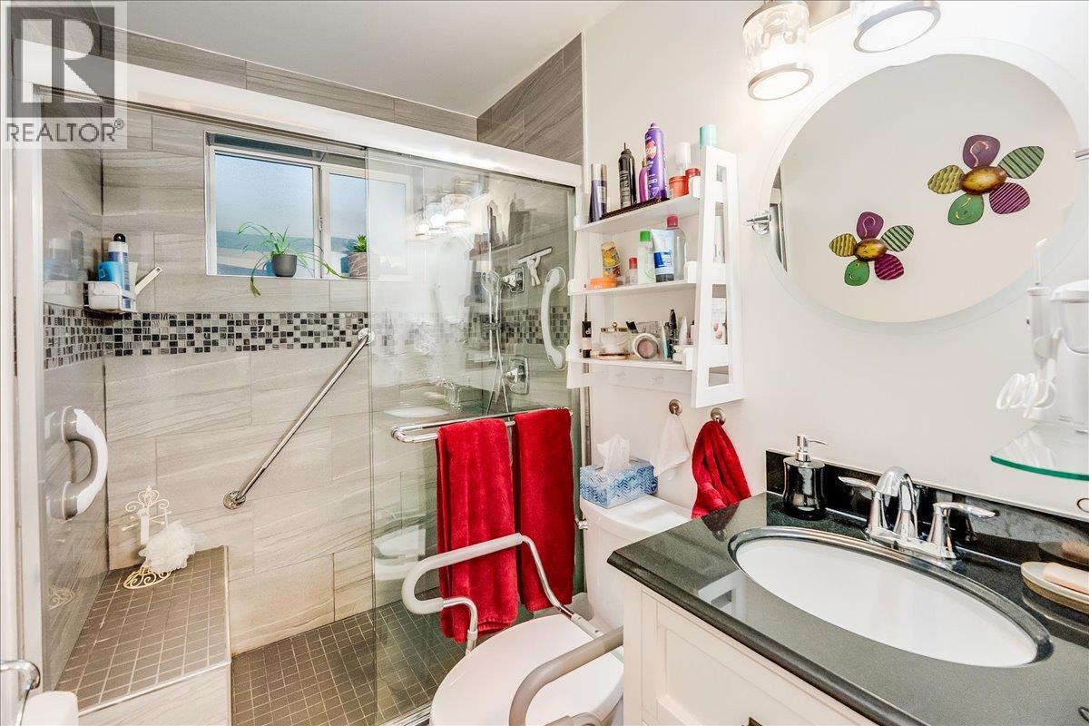 2301 10th Avenue, Castlegar, British Columbia  V1N 3A1 - Photo 42 - 10369620