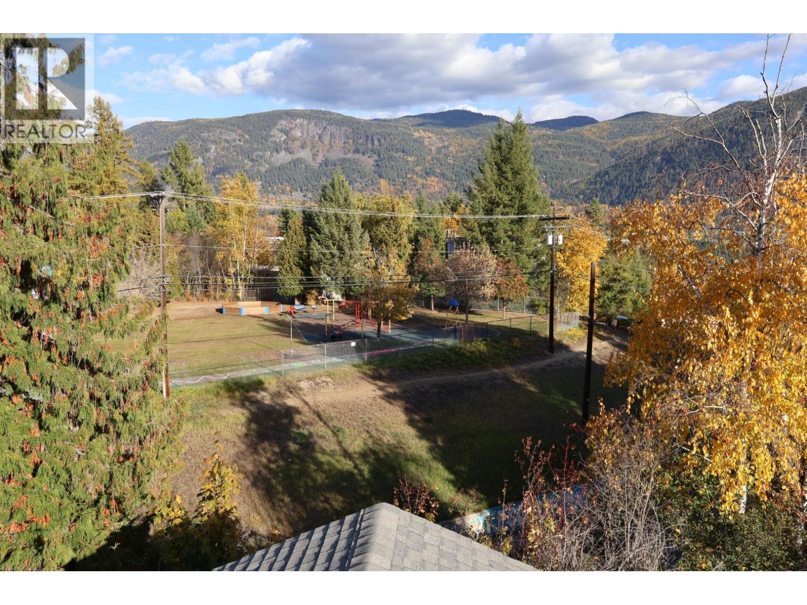 2301 10th Avenue, Castlegar, British Columbia  V1N 3A1 - Photo 54 - 10369620