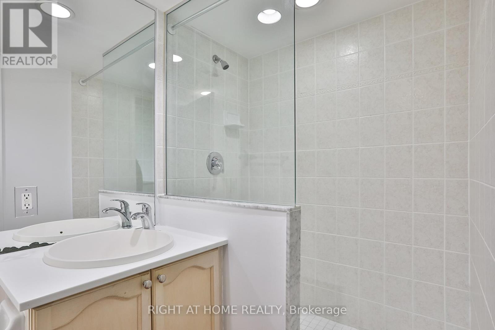 712 - 410 Queens Quay W, Toronto, Ontario  M5V 3T1 - Photo 14 - C12614680