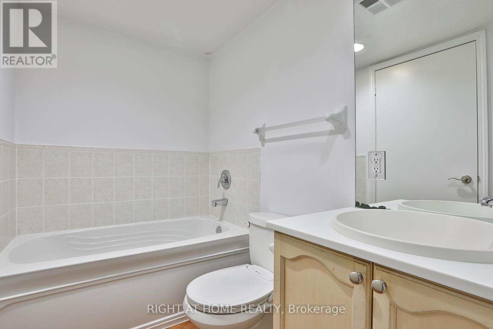 712 - 410 Queens Quay W, Toronto, Ontario  M5V 3T1 - Photo 15 - C12614680