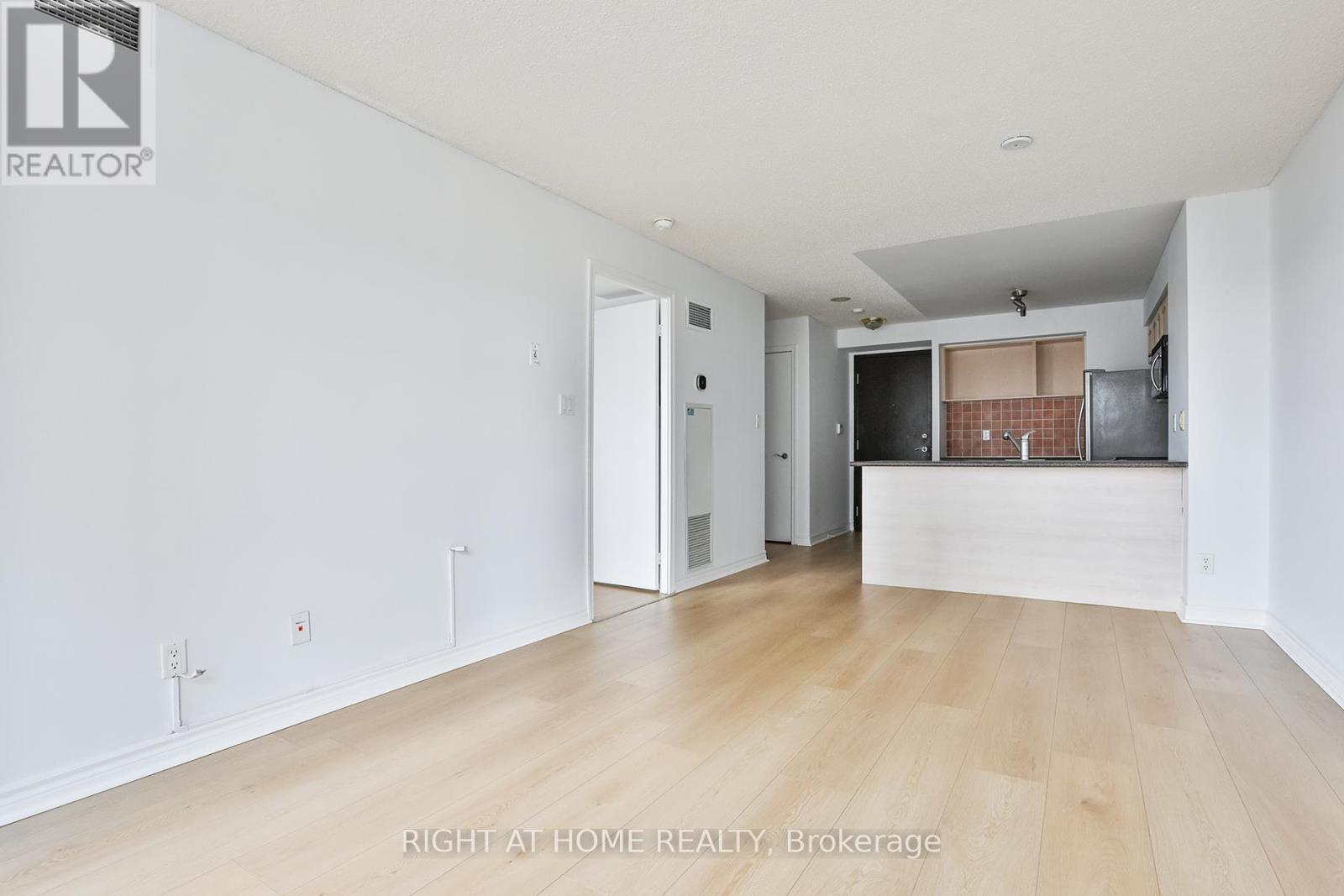 712 - 410 Queens Quay W, Toronto, Ontario  M5V 3T1 - Photo 7 - C12614680