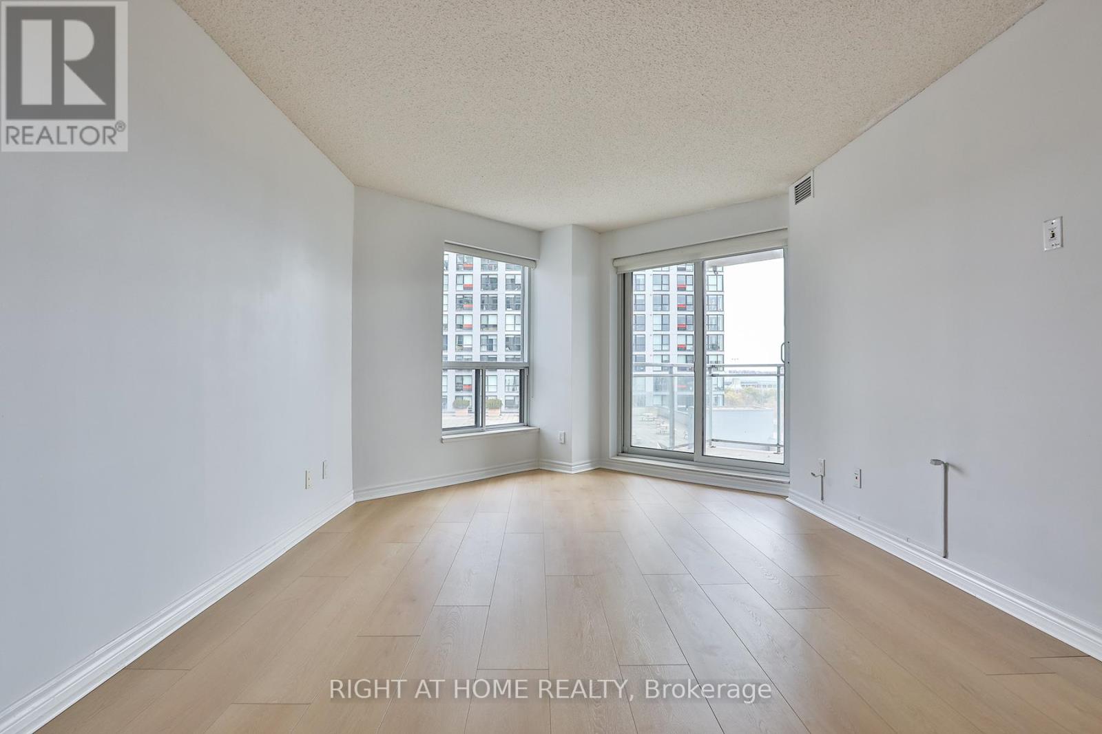 712 - 410 Queens Quay W, Toronto, Ontario  M5V 3T1 - Photo 9 - C12614680
