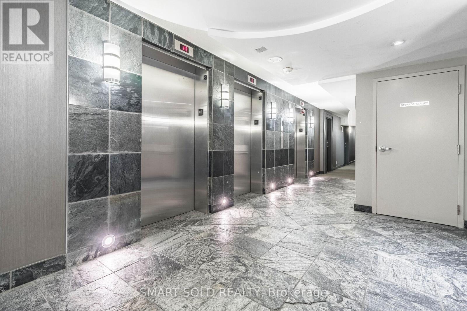 1612 - 11 St Joseph Street, Toronto, Ontario  M4Y 1J8 - Photo 3 - C12614692