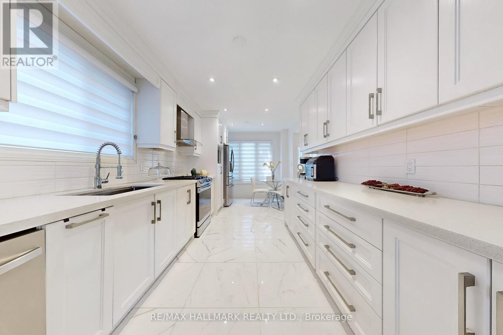 249 Kensington Crescent, Oshawa, Ontario  L1G 7R8 - Photo 11 - E12614686