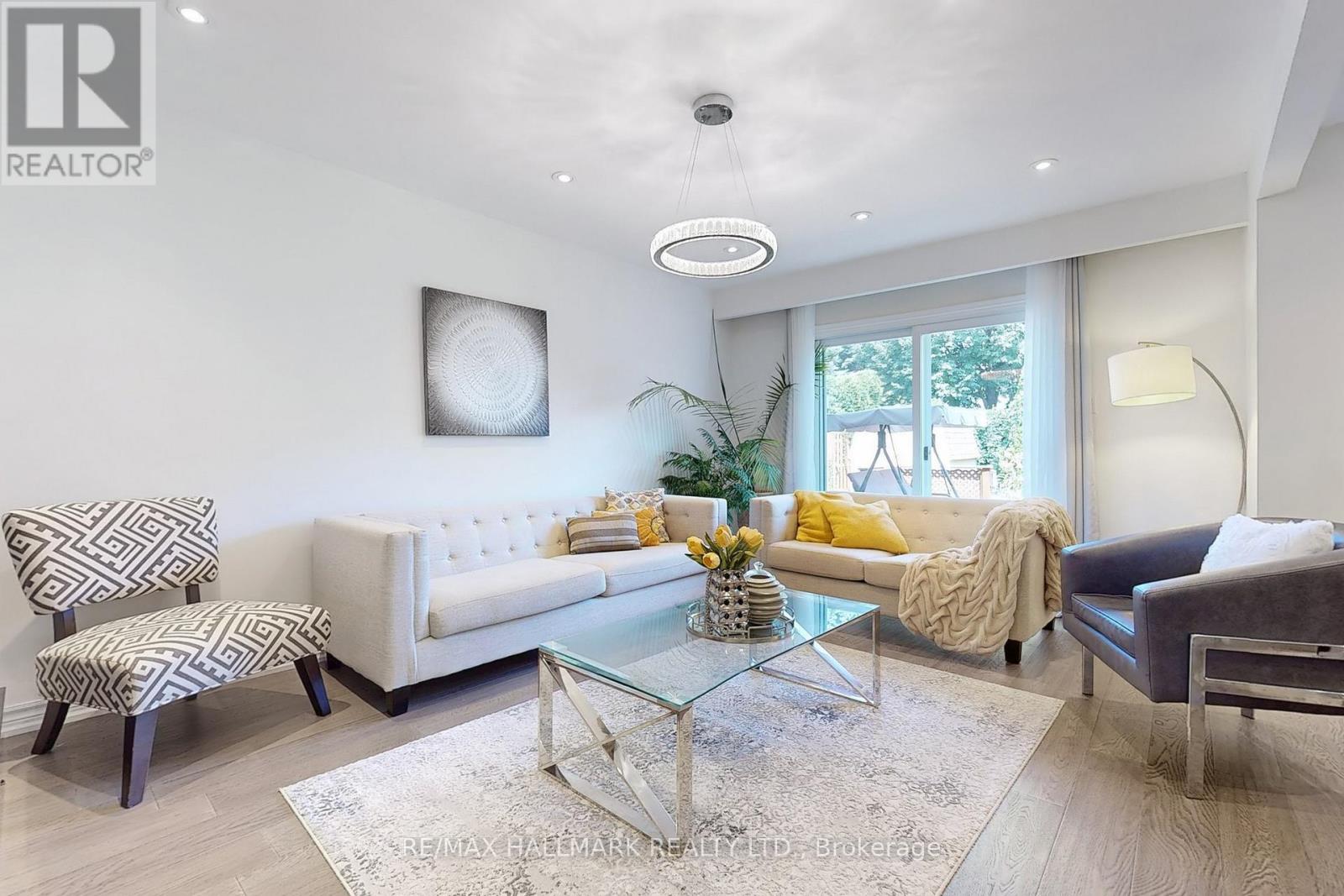 249 Kensington Crescent, Oshawa, Ontario  L1G 7R8 - Photo 4 - E12614686