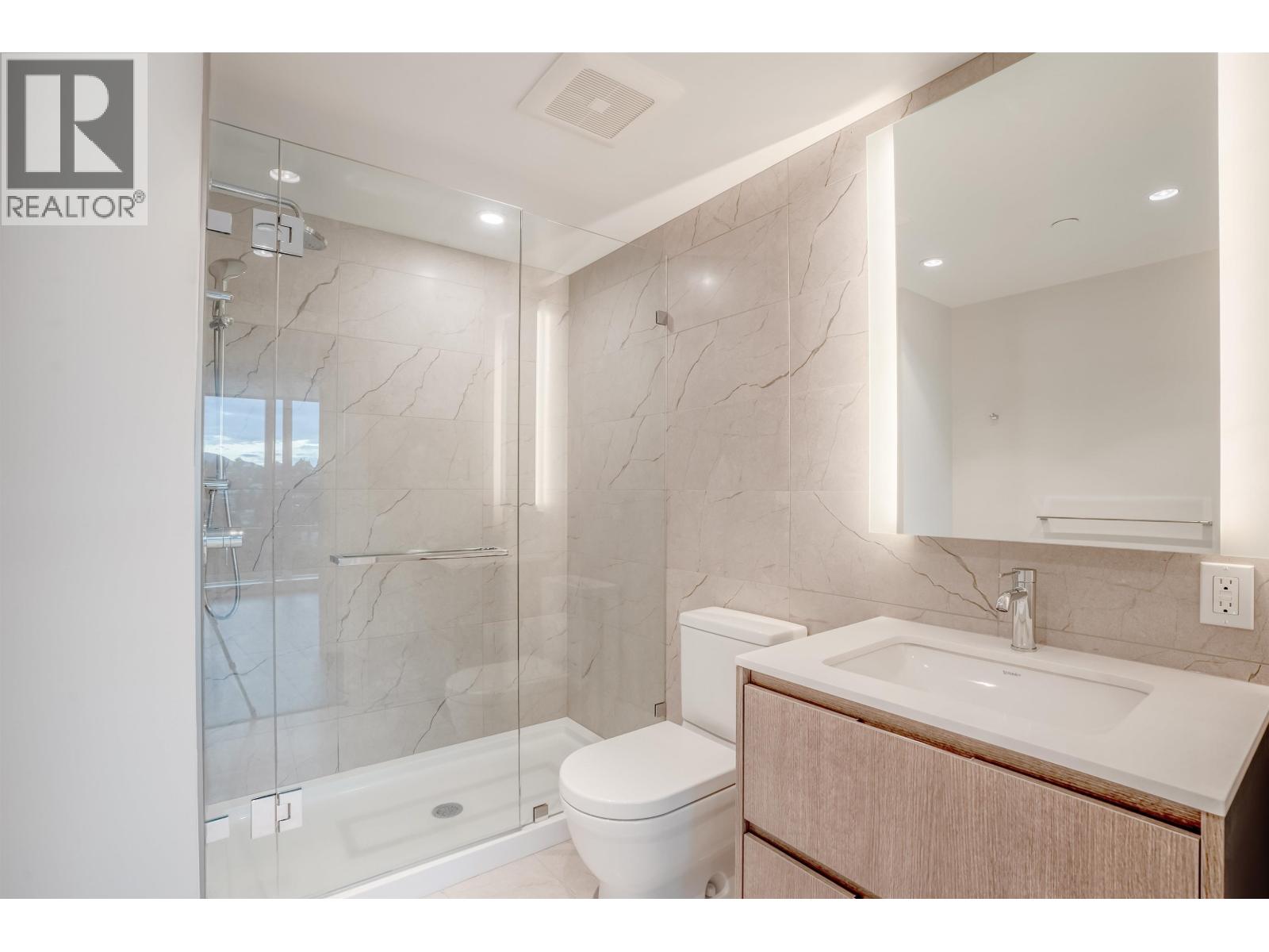 2201 1500 Fern Street, North Vancouver, British Columbia  V7J 0B6 - Photo 9 - R3068993