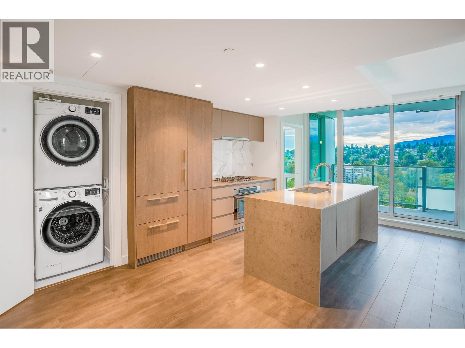 2201 1500 Fern Street, North Vancouver, British Columbia  V7J 0B6 - Photo 5 - R3068993