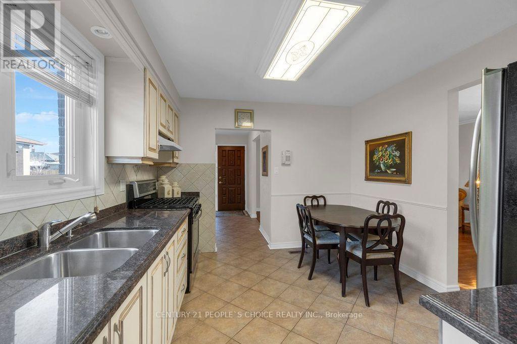 90 Goldsboro Road, Toronto, Ontario  M9L 1A8 - Photo 15 - W12614684