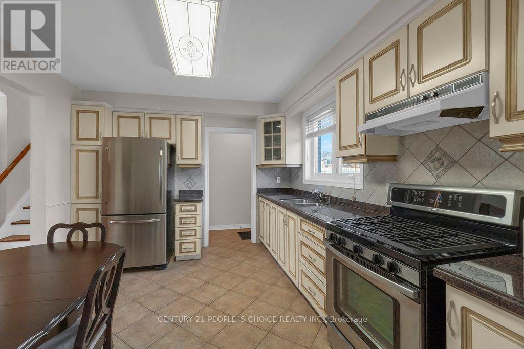 90 Goldsboro Road, Toronto, Ontario  M9L 1A8 - Photo 16 - W12614684