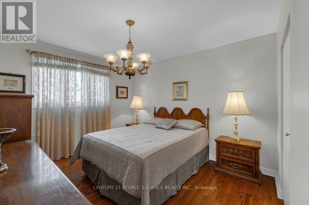 90 Goldsboro Road, Toronto, Ontario  M9L 1A8 - Photo 19 - W12614684