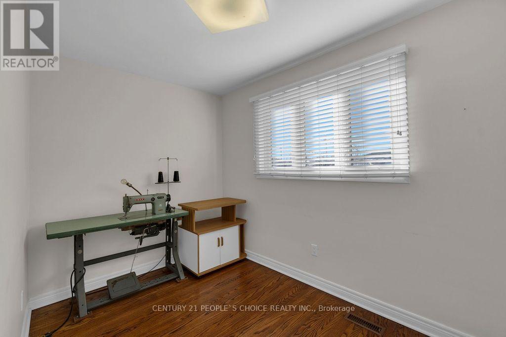 90 Goldsboro Road, Toronto, Ontario  M9L 1A8 - Photo 24 - W12614684