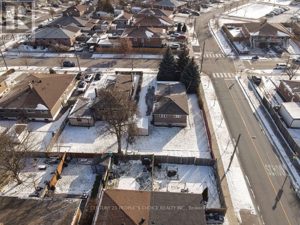 90 Goldsboro Road, Toronto, Ontario  M9L 1A8 - Photo 40 - W12614684