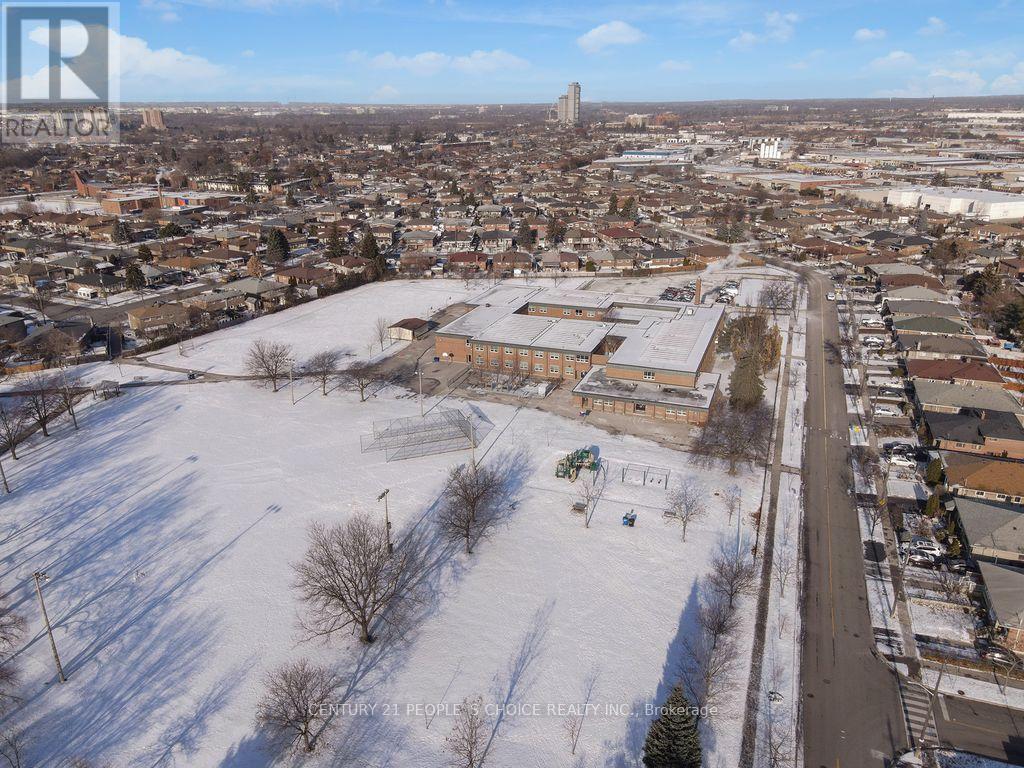 90 Goldsboro Road, Toronto, Ontario  M9L 1A8 - Photo 41 - W12614684