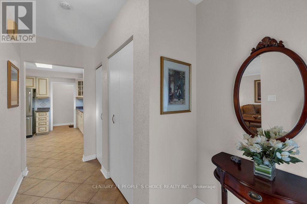 90 Goldsboro Road, Toronto, Ontario  M9L 1A8 - Photo 5 - W12614684