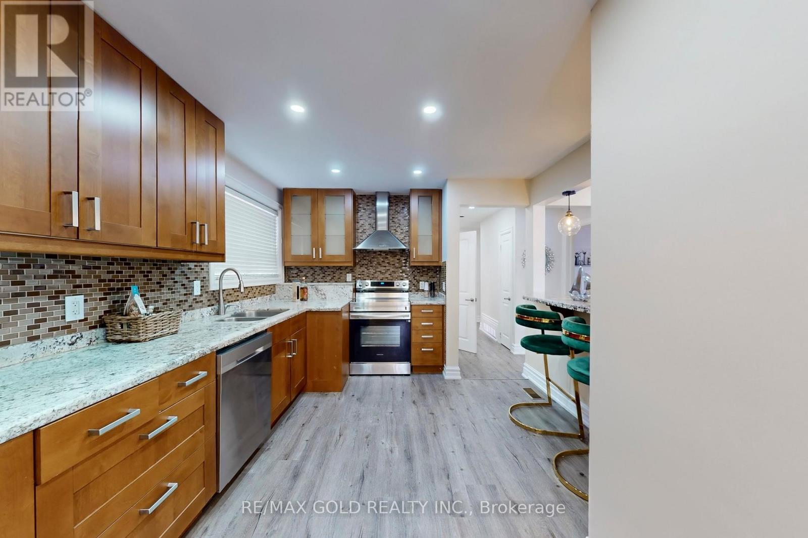 189 Kingsview Boulevard, Toronto, Ontario  M9R 1V7 - Photo 15 - W12614688