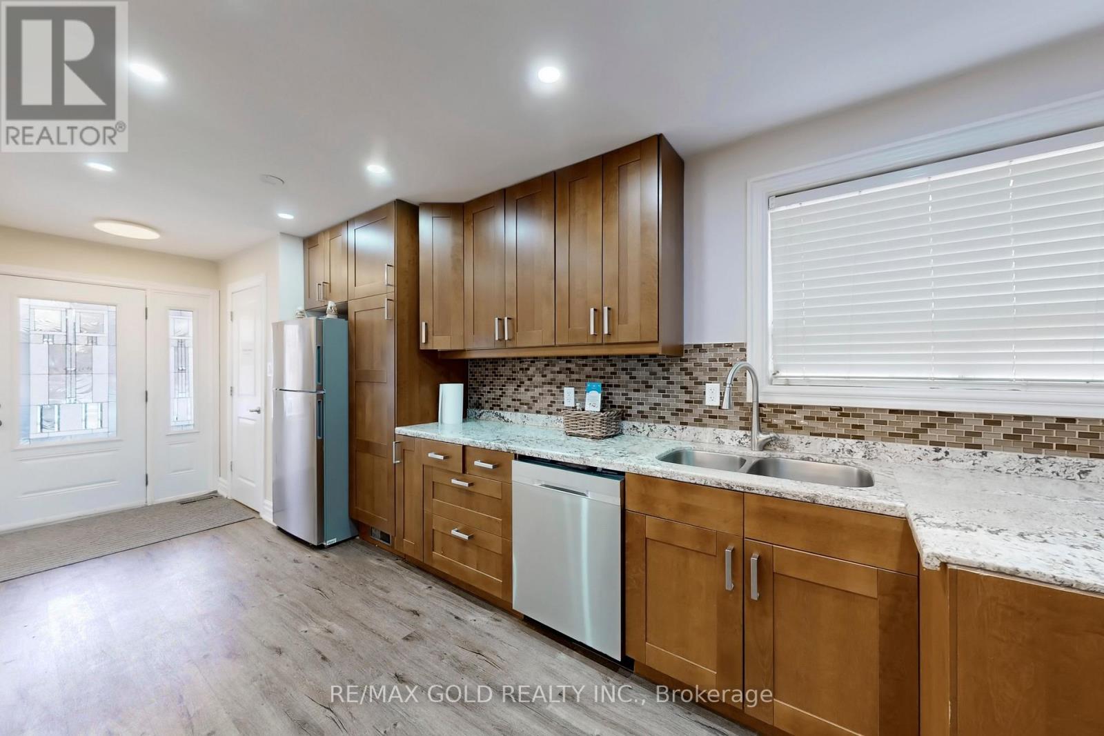 189 Kingsview Boulevard, Toronto, Ontario  M9R 1V7 - Photo 17 - W12614688