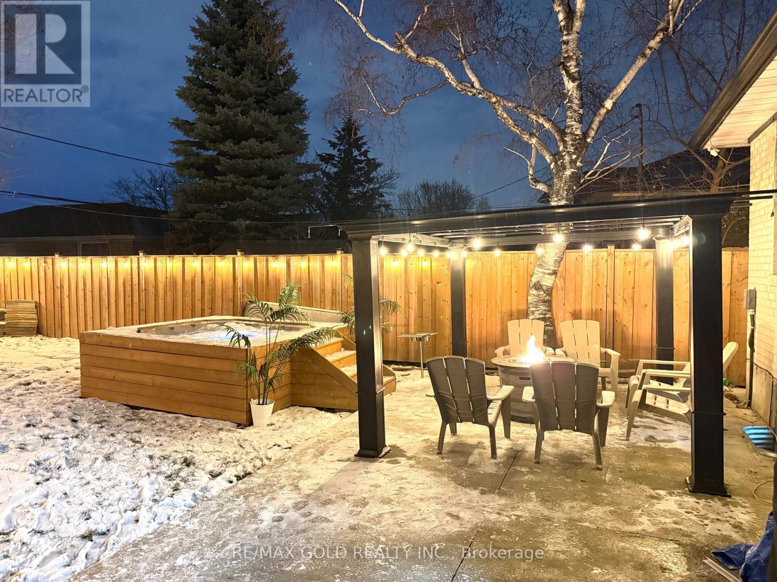 189 Kingsview Boulevard, Toronto, Ontario  M9R 1V7 - Photo 2 - W12614688