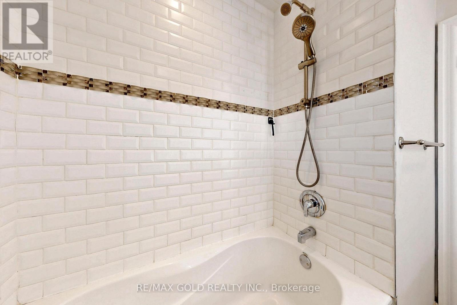 189 Kingsview Boulevard, Toronto, Ontario  M9R 1V7 - Photo 28 - W12614688