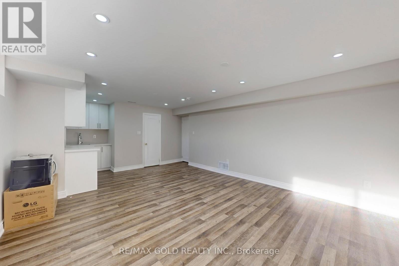 189 Kingsview Boulevard, Toronto, Ontario  M9R 1V7 - Photo 35 - W12614688
