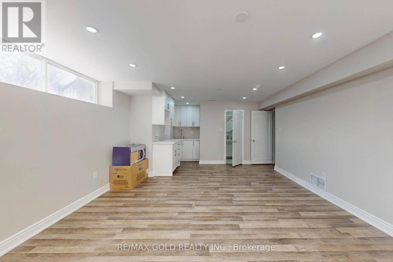 189 Kingsview Boulevard, Toronto, Ontario  M9R 1V7 - Photo 36 - W12614688