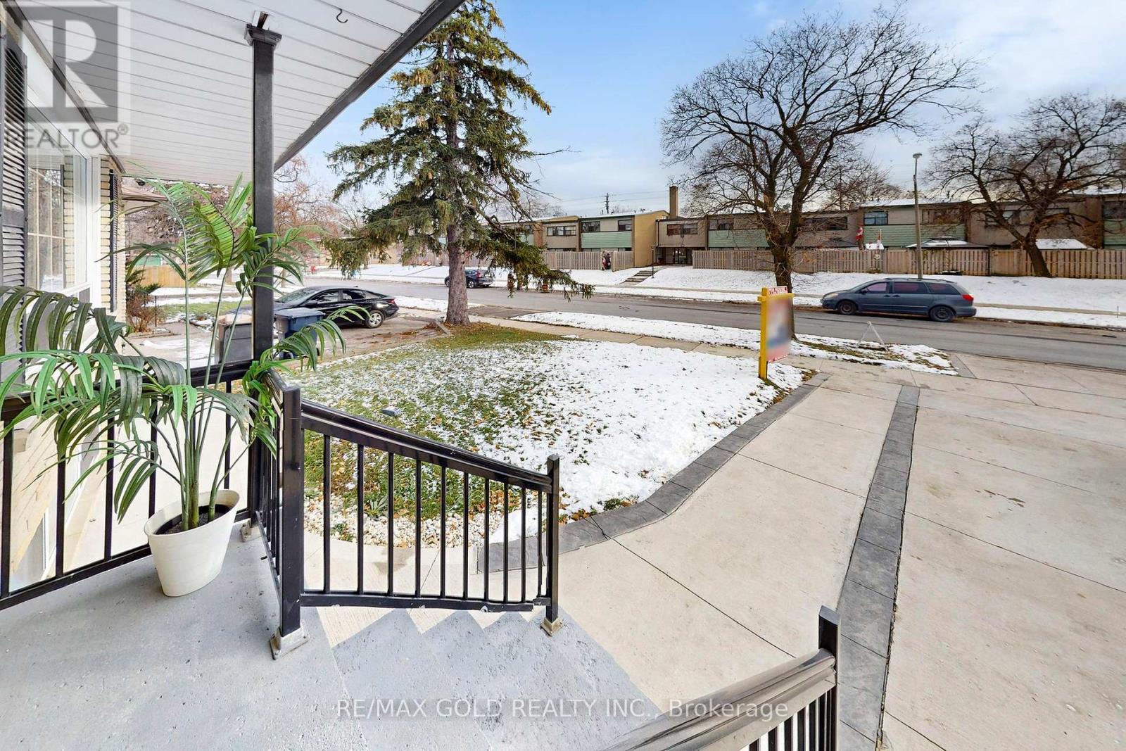189 Kingsview Boulevard, Toronto, Ontario  M9R 1V7 - Photo 4 - W12614688