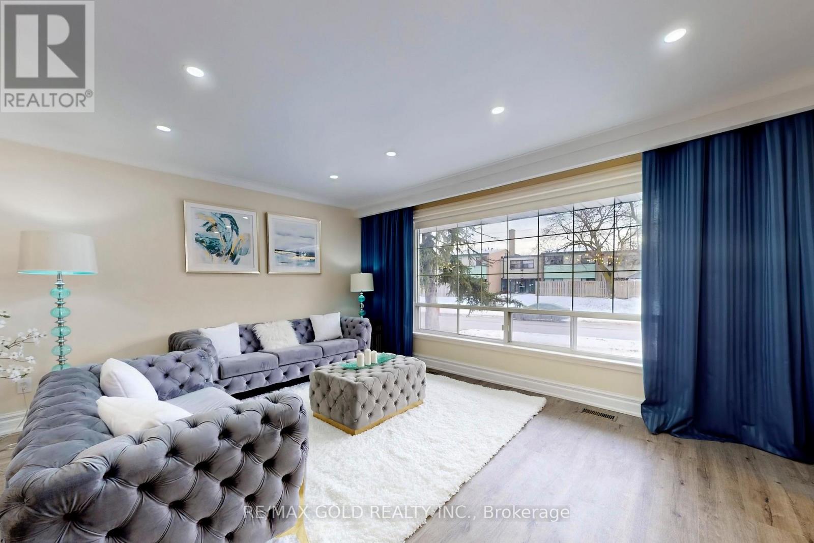 189 Kingsview Boulevard, Toronto, Ontario  M9R 1V7 - Photo 6 - W12614688