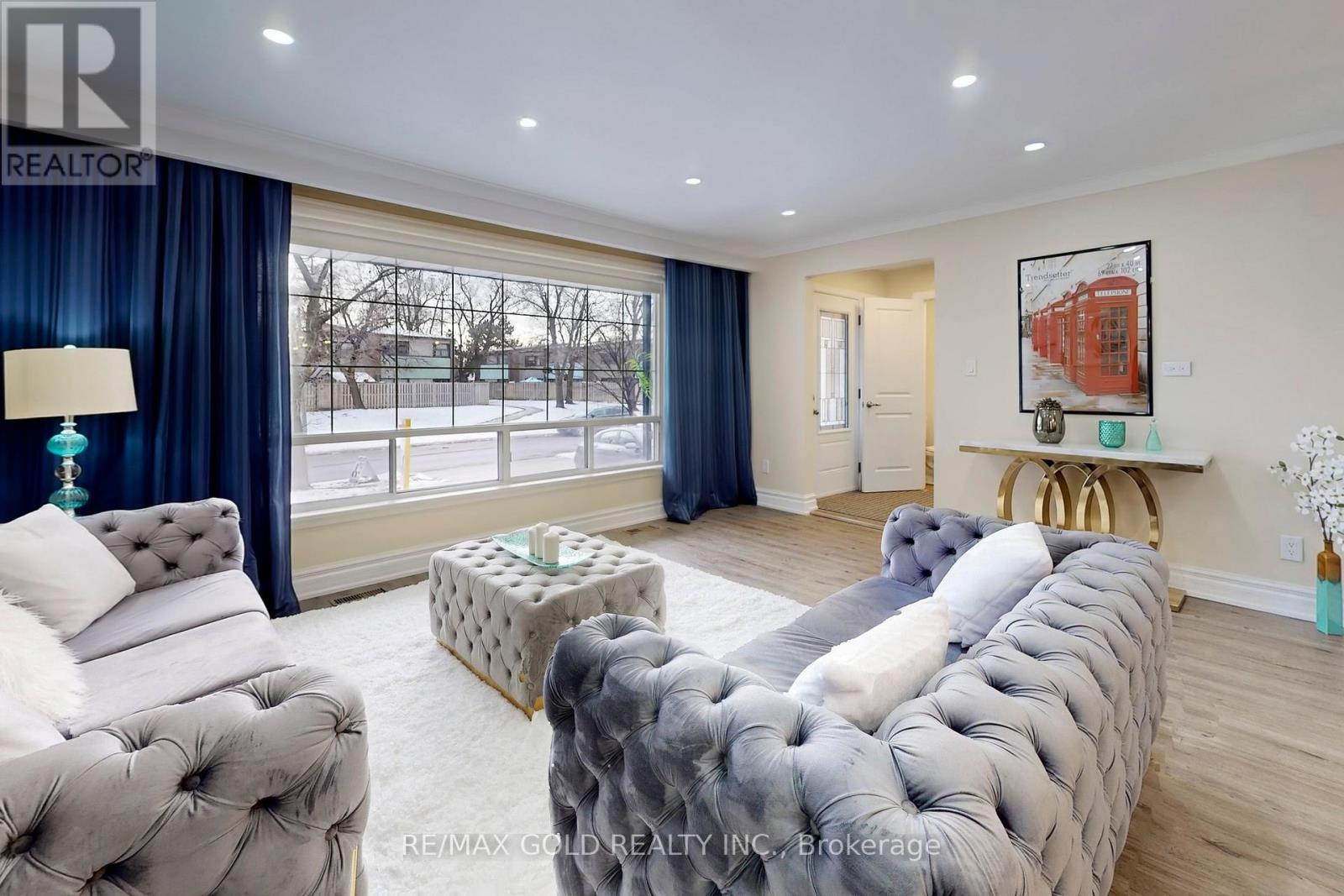 189 Kingsview Boulevard, Toronto, Ontario  M9R 1V7 - Photo 8 - W12614688