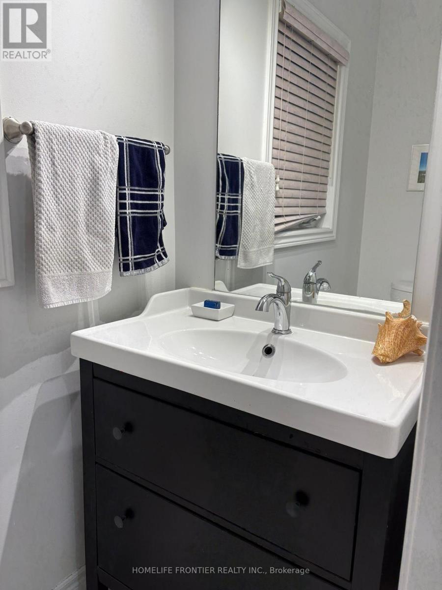 106 Casabel Drive W, Vaughan, Ontario  L6A 3L8 - Photo 3 - N12597128