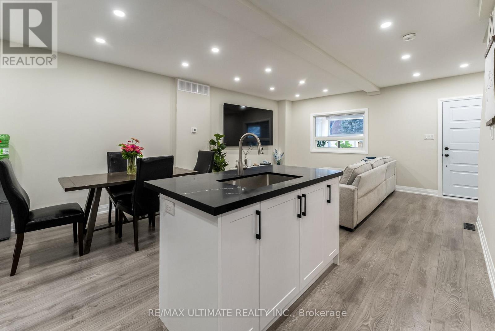 47 Mahoney Avenue, Toronto, Ontario M6M 2H5 - Photo 15 - W12614720