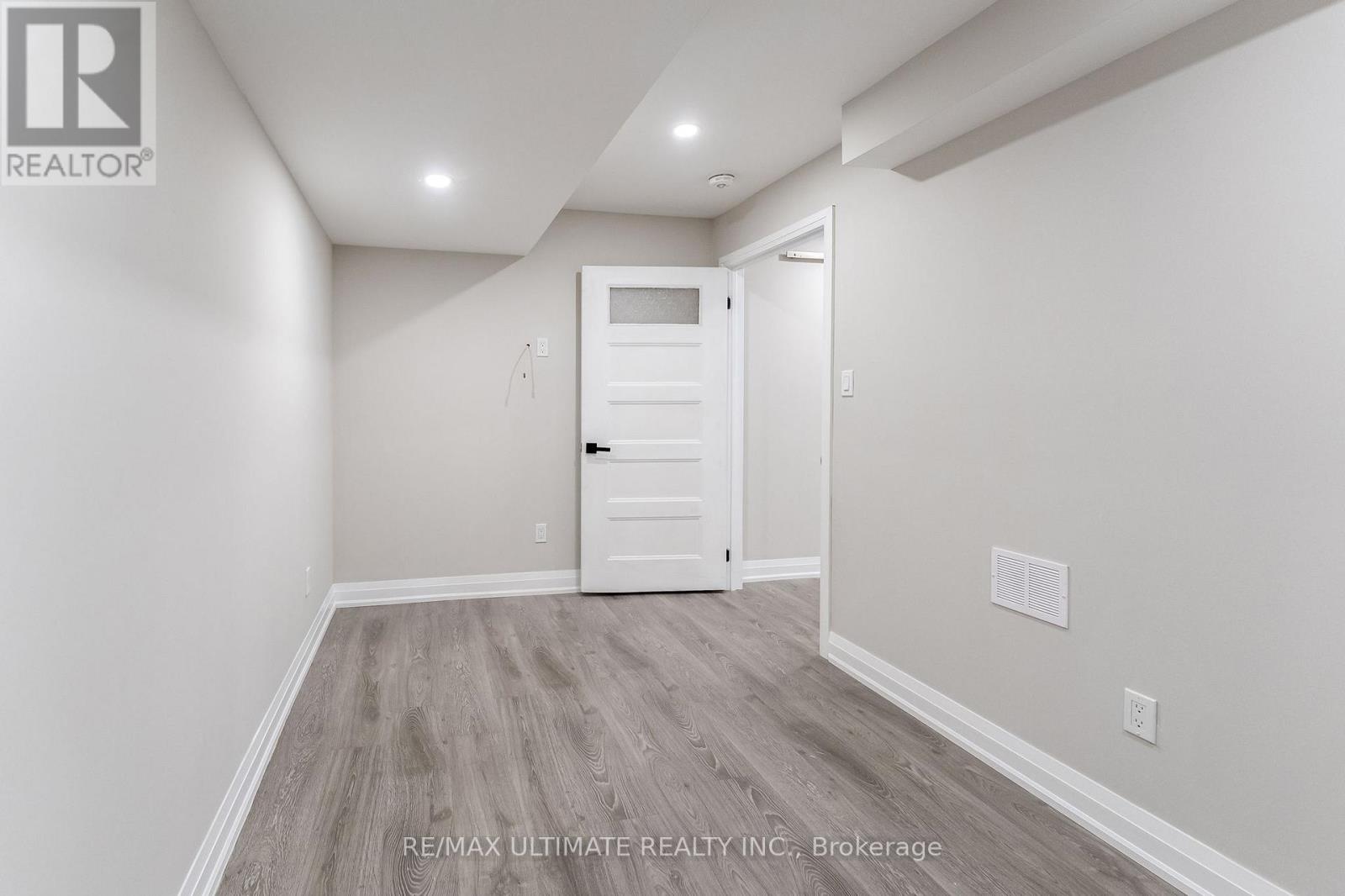 47 Mahoney Avenue, Toronto, Ontario M6M 2H5 - Photo 35 - W12614720