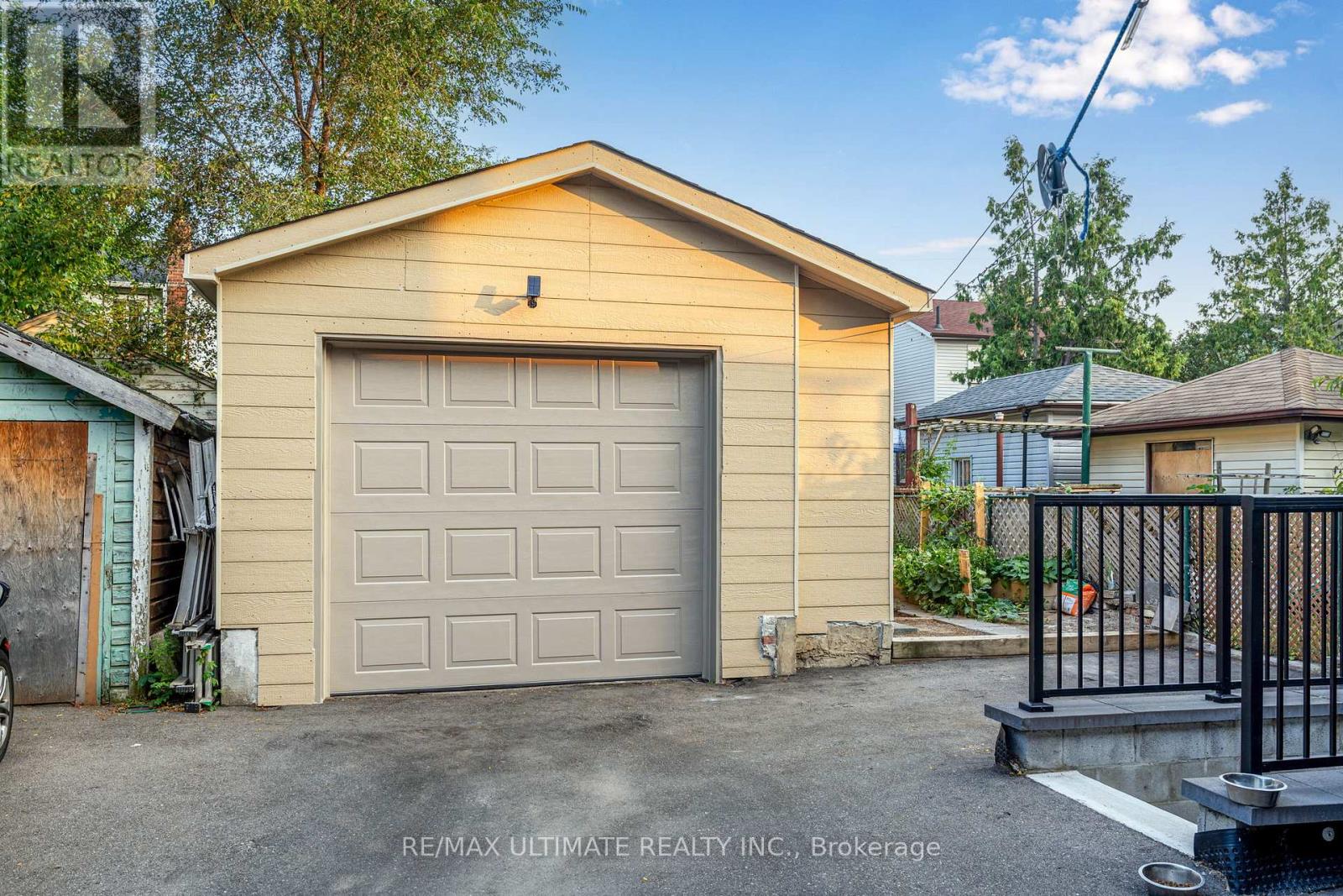 47 Mahoney Avenue, Toronto, Ontario M6M 2H5 - Photo 41 - W12614720