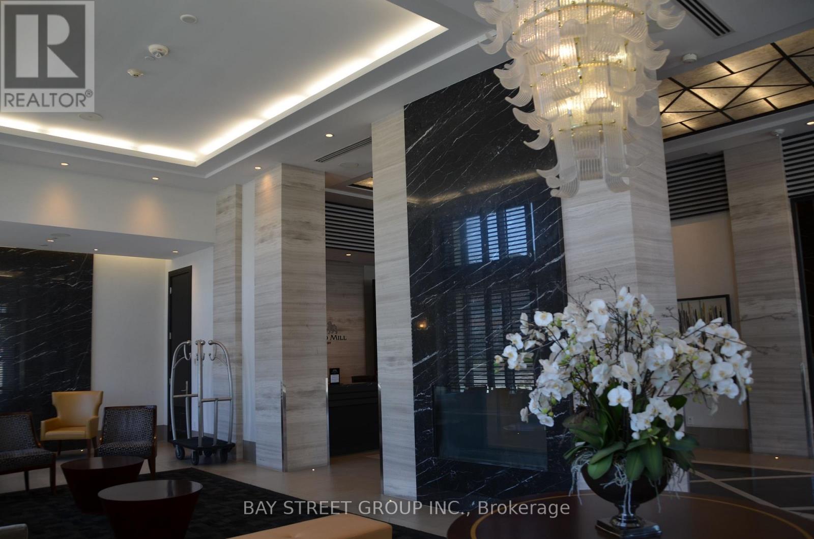 124 - 1 Old Mill Drive, Toronto, Ontario M6S 0A1 - Photo 3 - W12614724