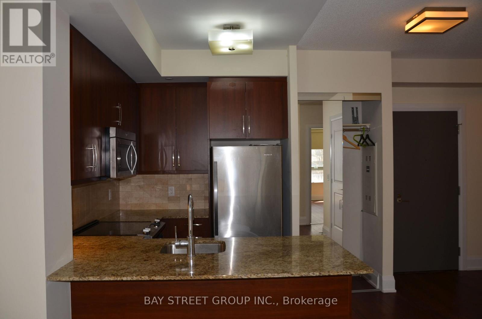 124 - 1 Old Mill Drive, Toronto, Ontario M6S 0A1 - Photo 8 - W12614724