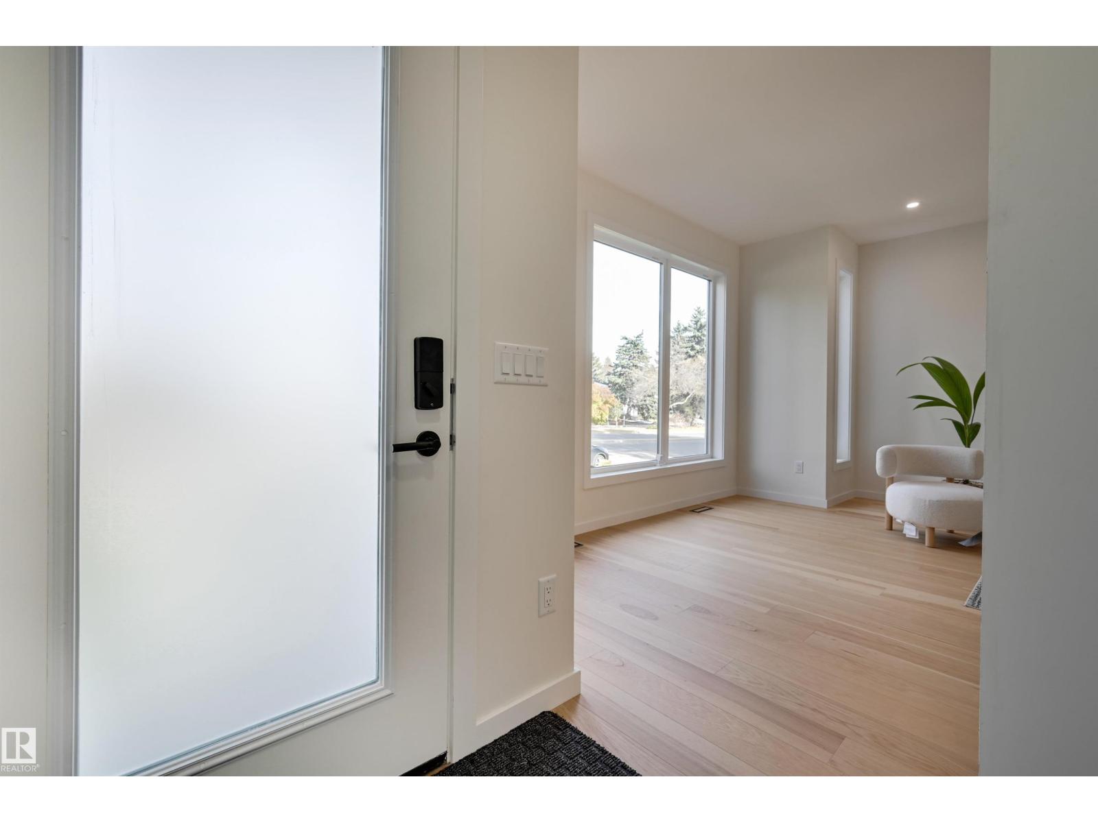 13809 Buena Vista Rd Nw, Edmonton, Alberta  T5R 5R9 - Photo 4 - E4462424