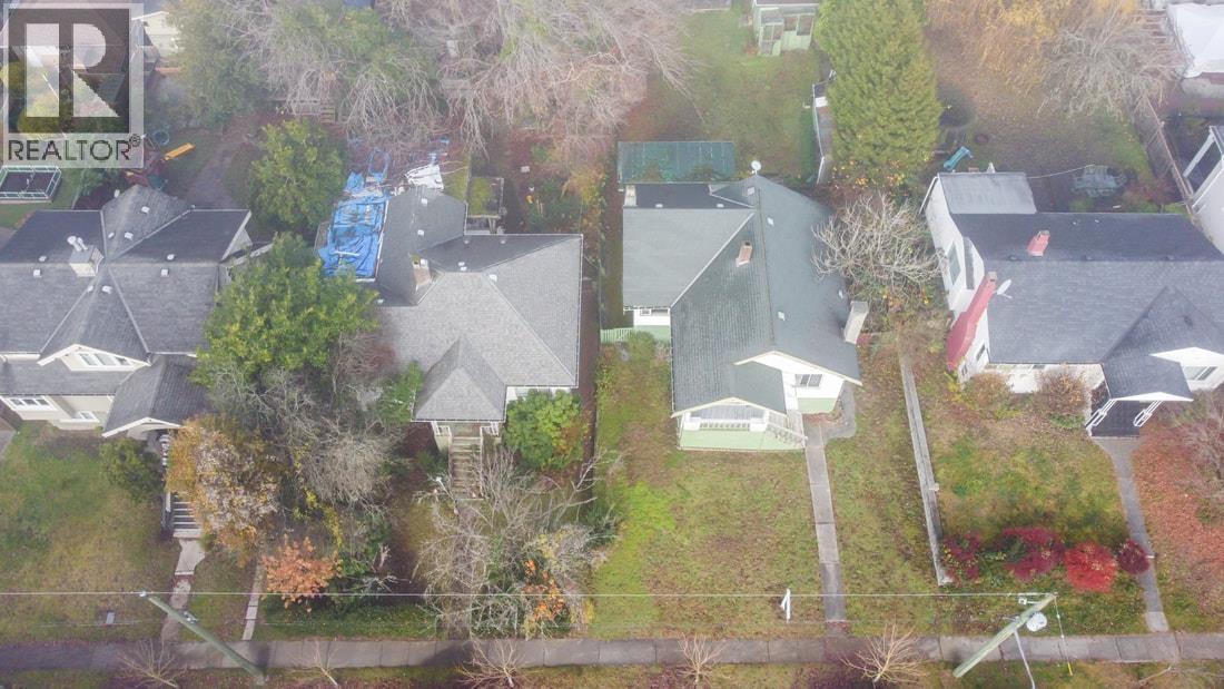 438 W 14th Street, North Vancouver, British Columbia  V7M 1P7 - Photo 3 - R3073036