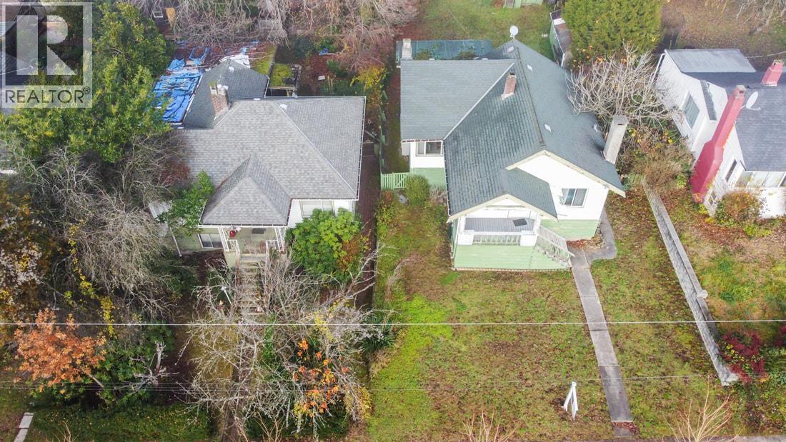 438 W 14th Street, North Vancouver, British Columbia  V7M 1P7 - Photo 2 - R3073036