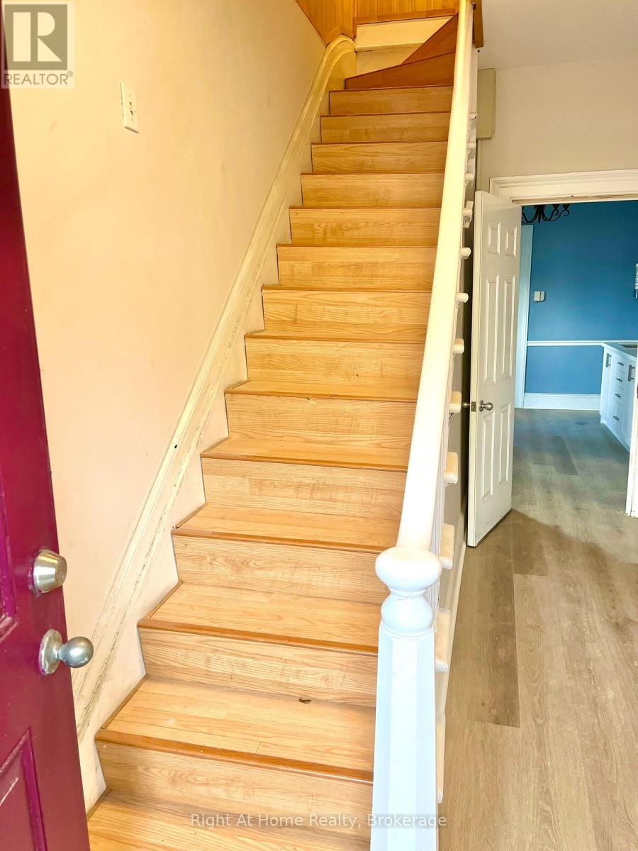 Upper - 275 Main Street W, Hamilton (Kirkendall), Ontario  L8P 1J7 - Photo 3 - X12614774