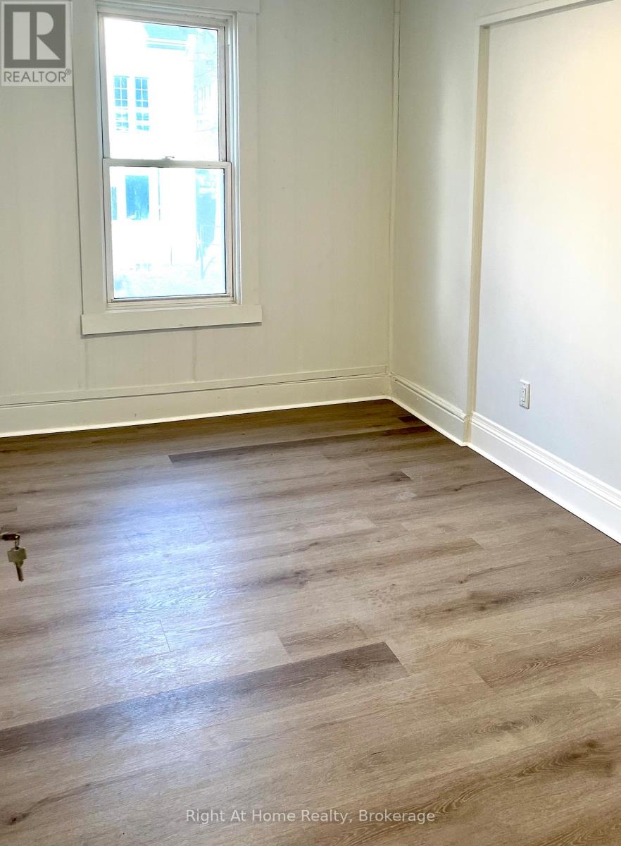 Upper - 275 Main Street W, Hamilton (Kirkendall), Ontario  L8P 1J7 - Photo 7 - X12614774