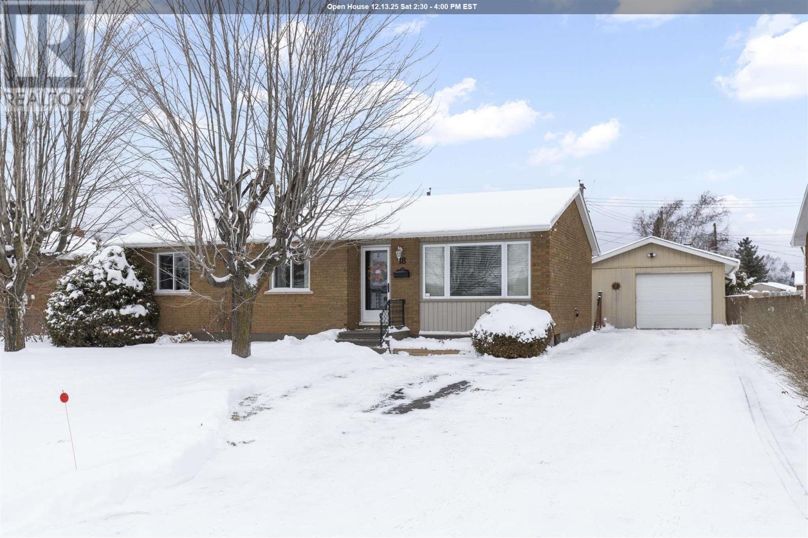 18 Montcalm Rd, Sault Ste. Marie, Ontario P6B 4L4 - Photo 1 - SM253425