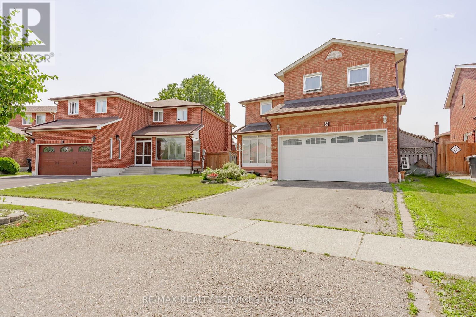 6 Ruth Avenue, Brampton, Ontario  L6Z 3X4 - Photo 2 - W12266964