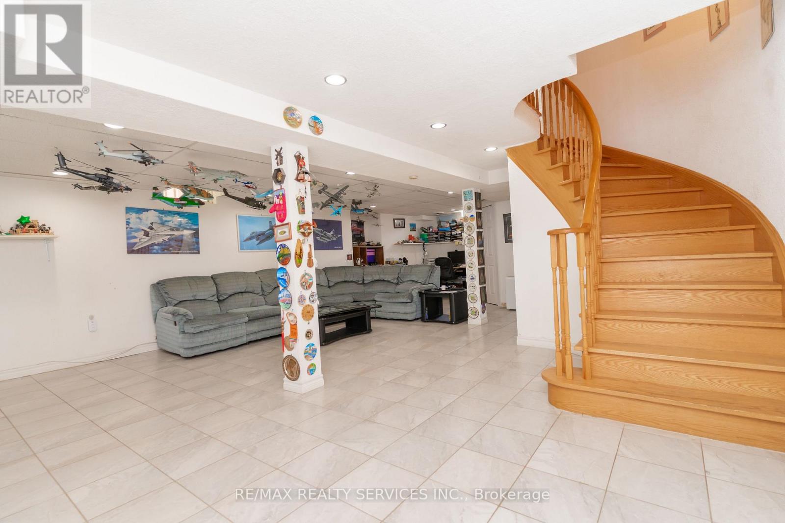 6 Ruth Avenue, Brampton, Ontario  L6Z 3X4 - Photo 37 - W12266964