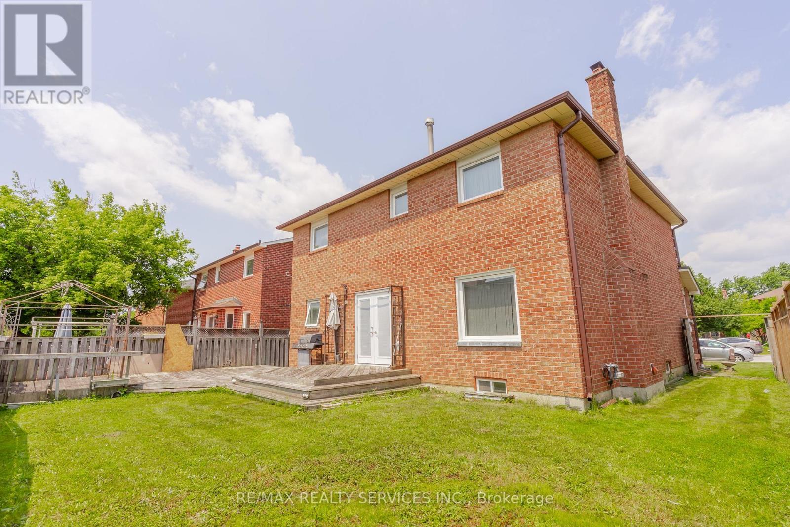 6 Ruth Avenue, Brampton, Ontario  L6Z 3X4 - Photo 43 - W12266964