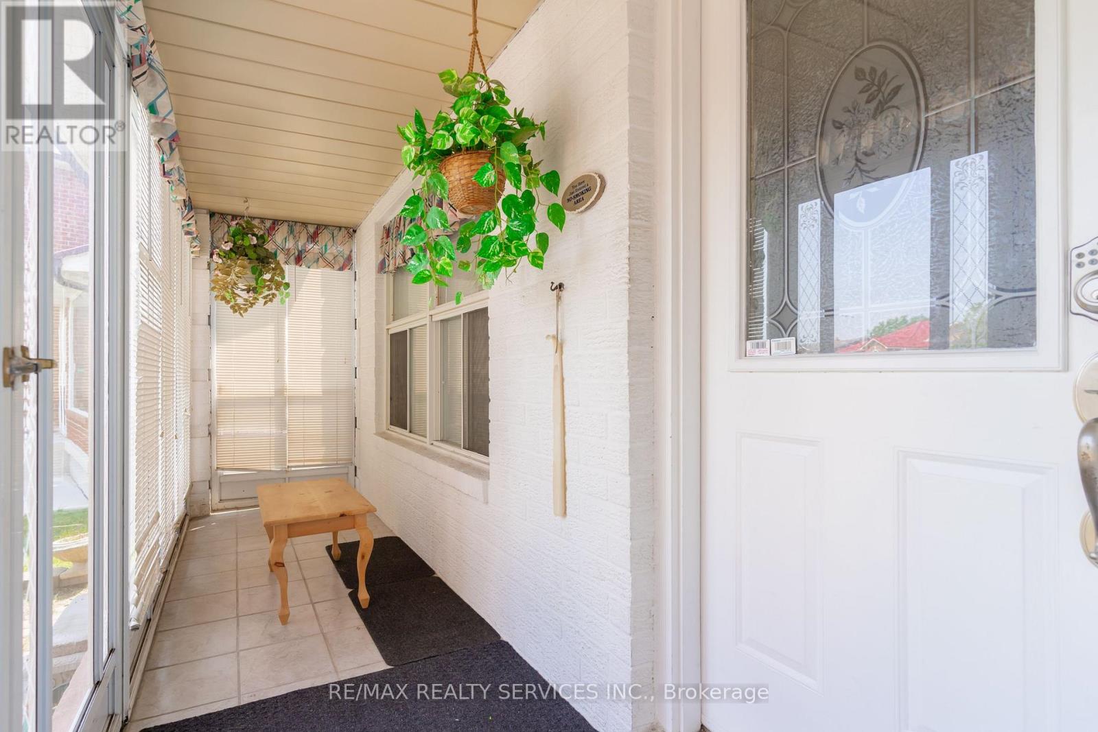 6 Ruth Avenue, Brampton, Ontario  L6Z 3X4 - Photo 5 - W12266964