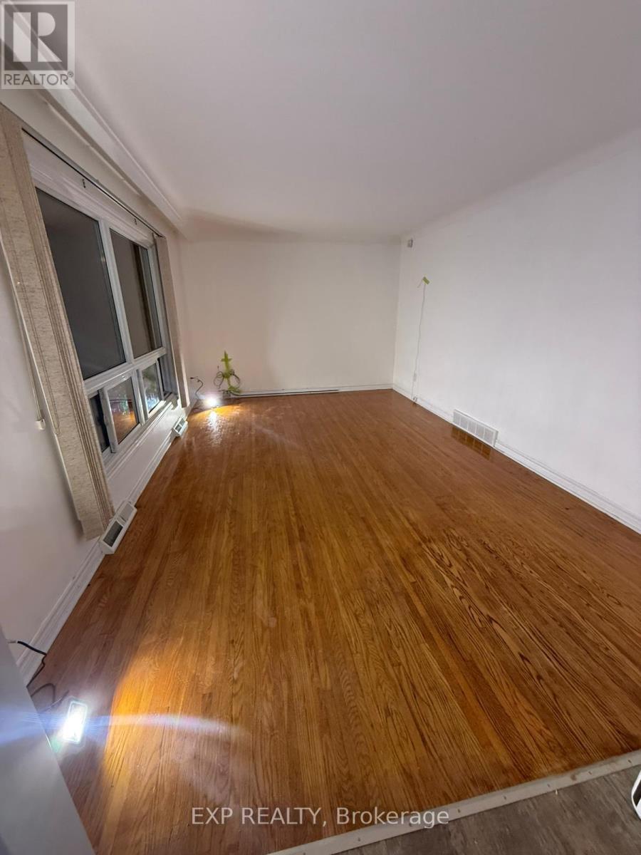 Upper - 611 Geneva Street, St. Catharines, Ontario  L2N 2J3 - Photo 3 - X12611856