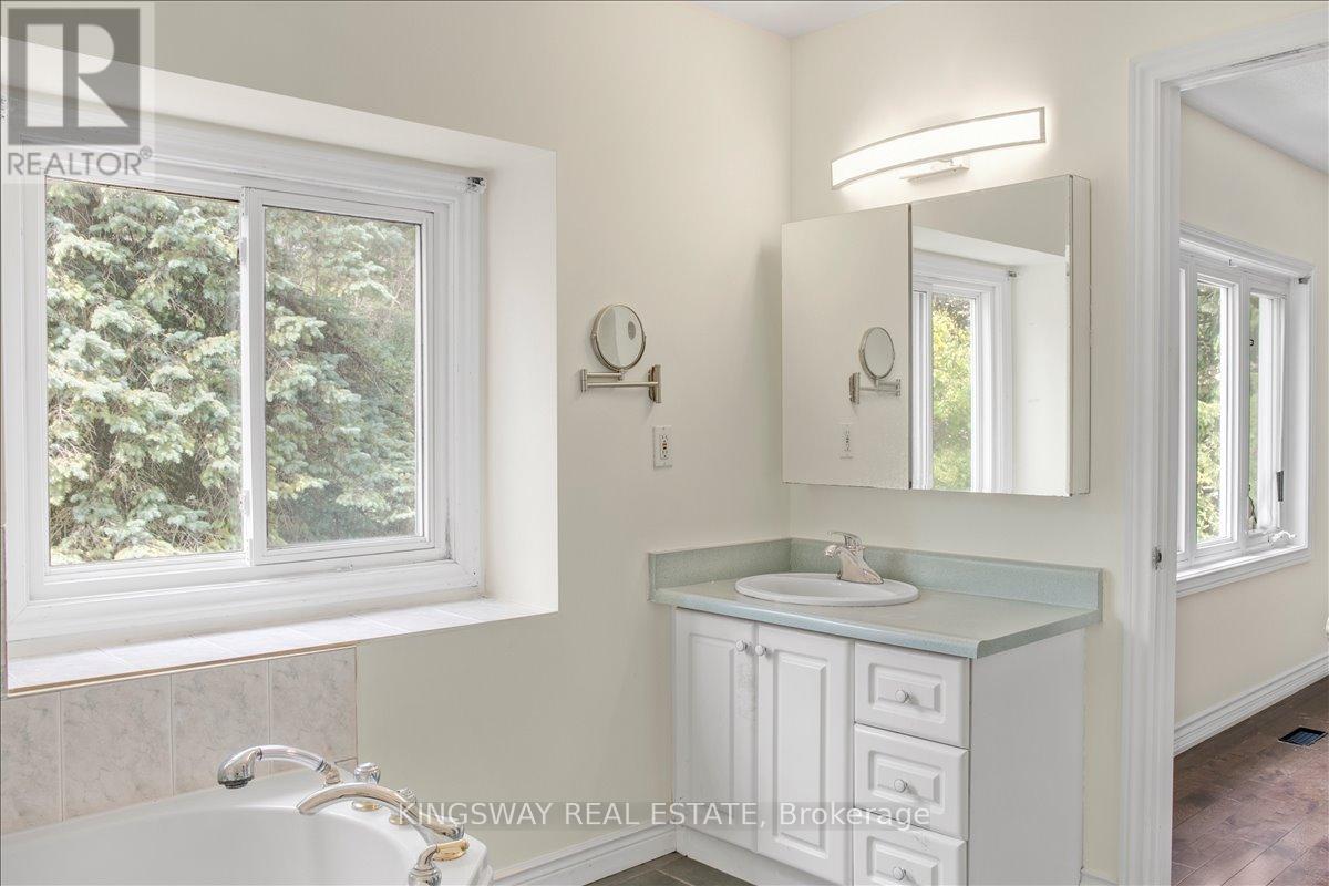 26 Cynthia Crescent, Richmond Hill, Ontario  L4E 2P8 - Photo 35 - N12614760