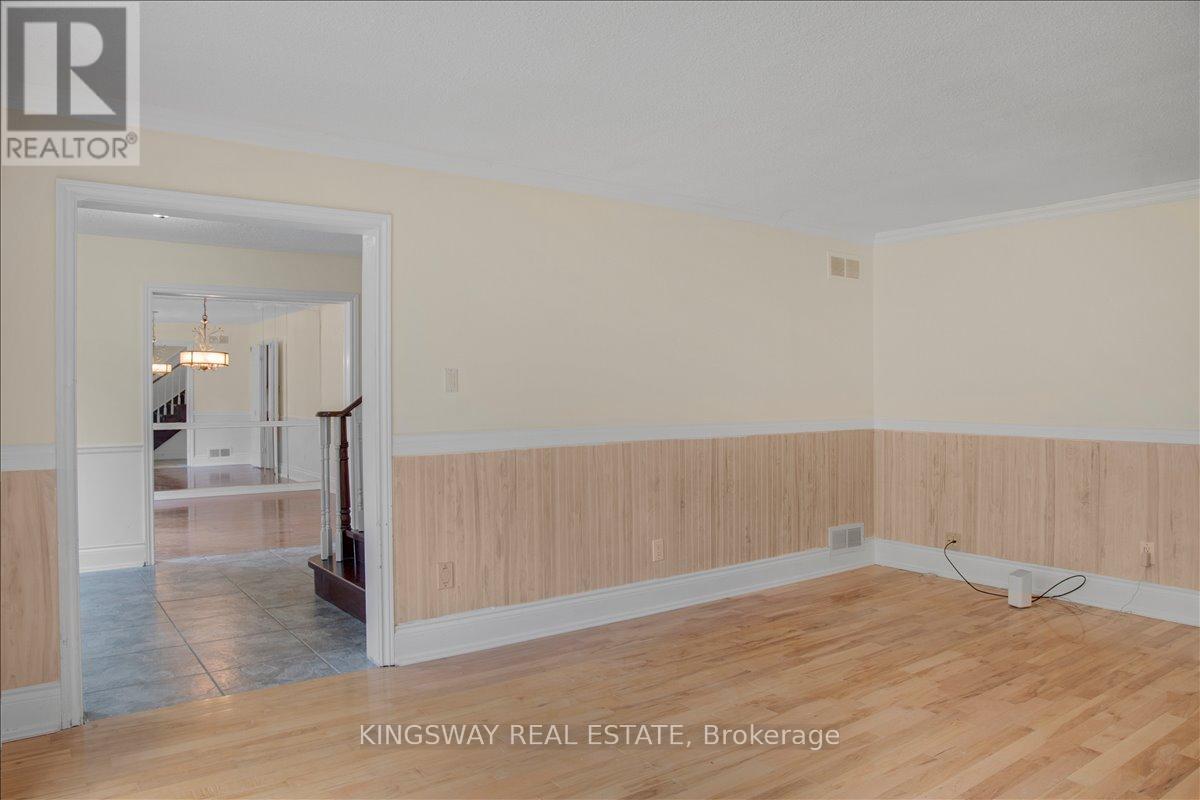 26 Cynthia Crescent, Richmond Hill, Ontario  L4E 2P8 - Photo 8 - N12614760