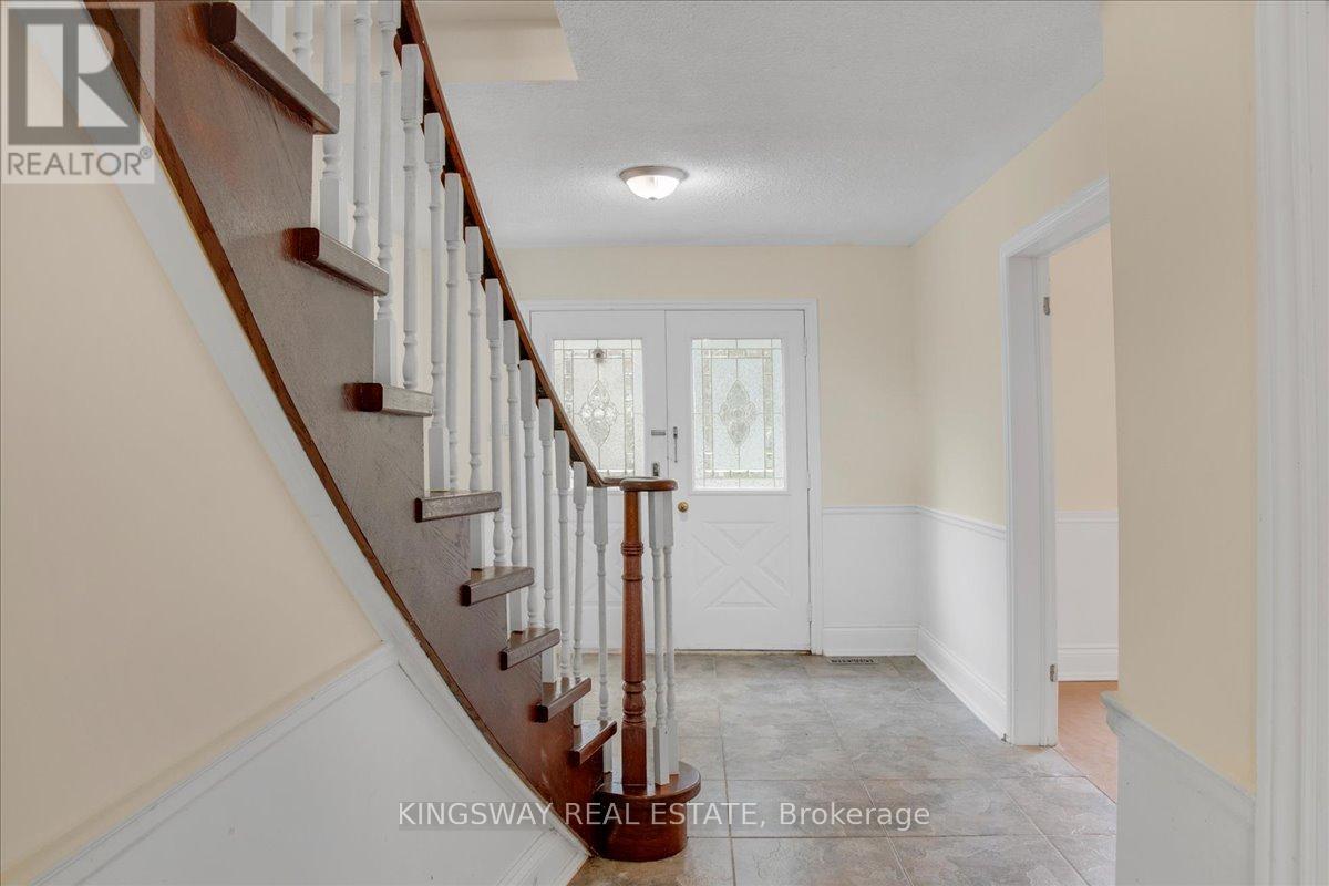 (Upper) - 26 Cynthia Crescent, Richmond Hill, Ontario  L4E 2P8 - Photo 8 - N12614762