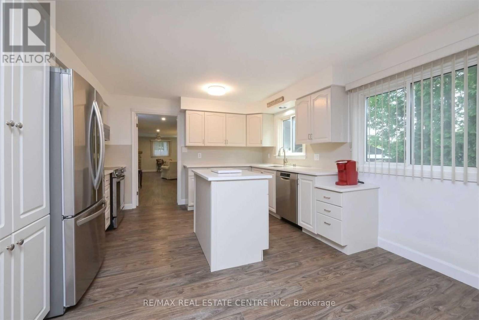 143 Allenwood Drive, Wasaga Beach, Ontario  L9Z 2R5 - Photo 10 - S12614796